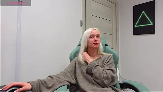 Laura Chaplin online show from 09/28/25, 05:46