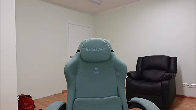 Laura Chaplin online show from 10/25/25, 04:35