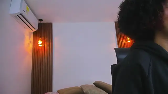 Snapshot of delaylacruz chatting on 09/18/25, 11:45 delaylacruz online show from 09/18/25, 11:45