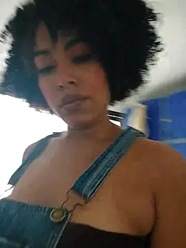 Snapshot of delaylacruz chatting on 10/08/25, 12:25 delaylacruz online show from 10/08/25, 12:25