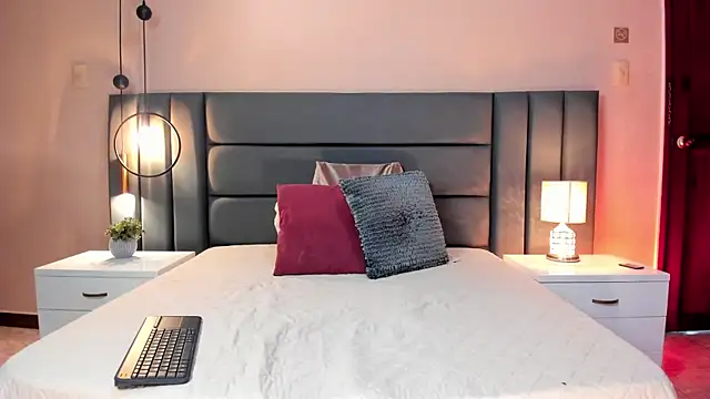 DaphneBeaumont online show from 10/08/25, 12:14