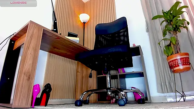 Anastacia lestrange online show from 11/05/25, 05:13