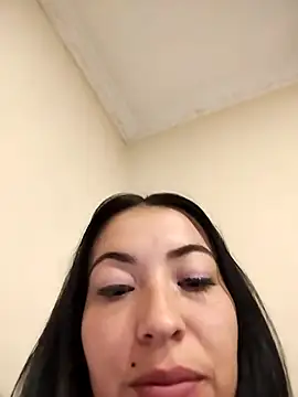 Snapshot of angelicroose2 chatting on 10/29/25, 07:10 angelicroose2 online show from 10/29/25, 07:10