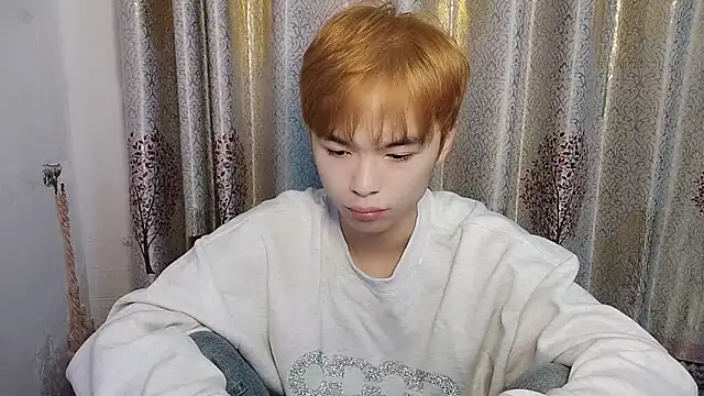 Snapshot of w5206t chatting on 11/30/25, 10:30 w5206t online show from 11/30/25, 10:30