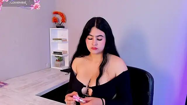 Emma  clark  online show from 09/29/25, 12:32