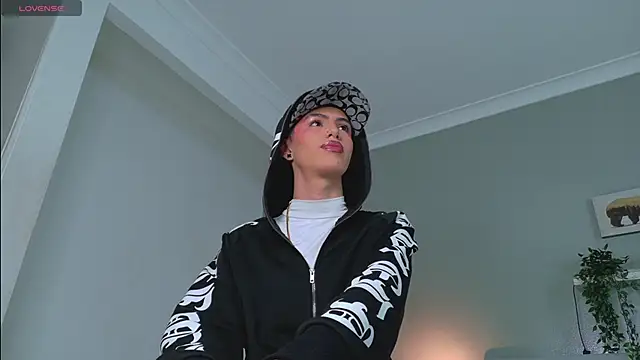 Snapshot of Nickifox__ chatting on 10/08/25, 07:33 Nickifox online show from 10/08/25, 07:33