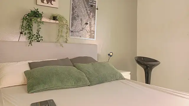 Snapshot of Nickifox__ chatting on 10/21/25, 07:25 Nickifox online show from 10/21/25, 07:25