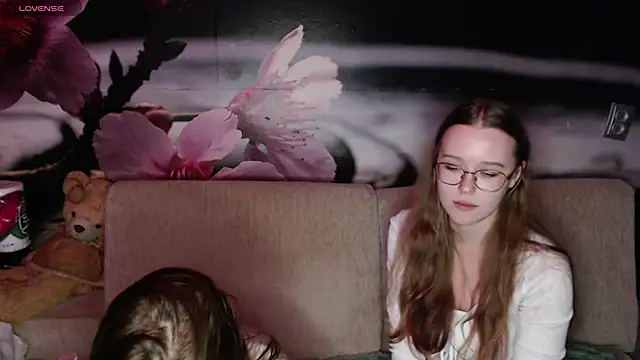 MandyMils online show from 10/19/25, 08:42