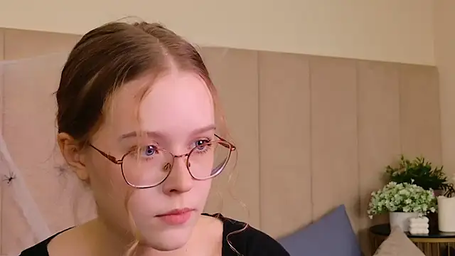 MandyMils online show from 10/26/25, 02:12