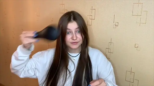 Snapshot of may_rollins chatting on 10/15/25, 01:22 may rollins online show from 10/15/25, 01:22