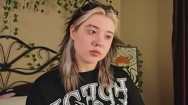 IrisSoCute online show from 10/29/25, 07:54