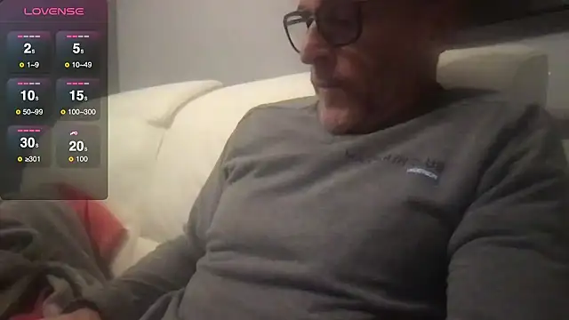 Axl hot online show from 10/10/25, 07:57