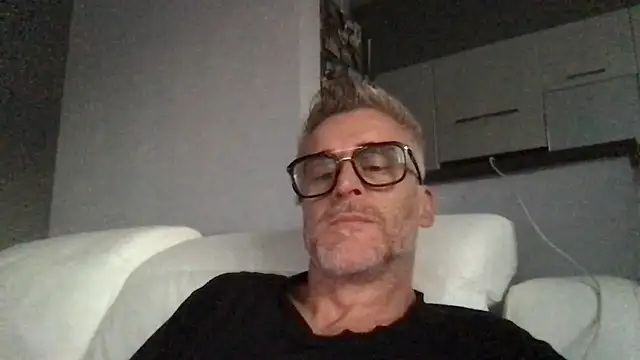 Axl hot online show from 06/12/26, 07:02