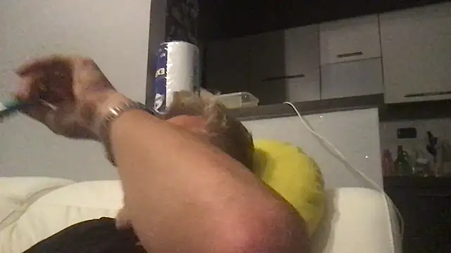 Axl hot online show from 07/06/26, 07:49
