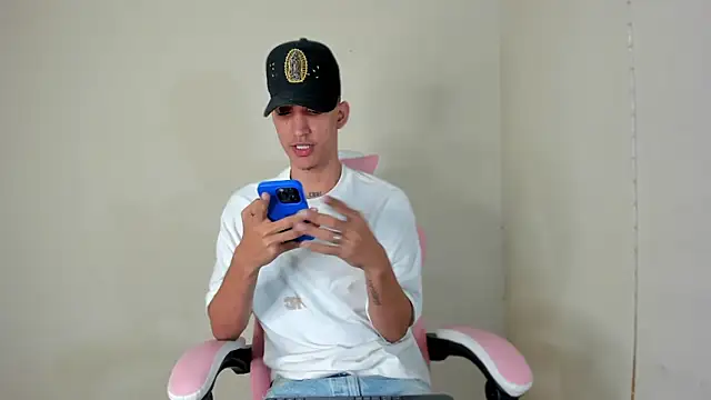 Snapshot of Richard27_ chatting on 09/30/25, 05:12 Richard27 online show from 09/30/25, 05:12