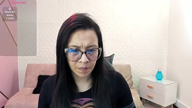 Snapshot of Eva_mermaid chatting on 10/21/25, 02:40 Eva mermaid online show from 10/21/25, 02:40