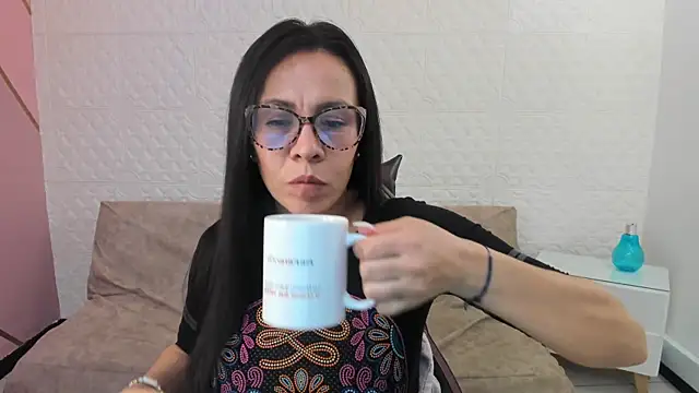 Snapshot of Eva_mermaid chatting on 10/27/25, 02:21 Eva mermaid online show from 10/27/25, 02:21