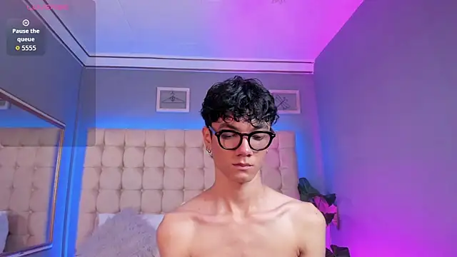 Phillicious   online show from 09/19/25, 09:48