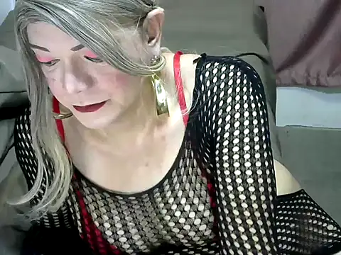 Snapshot of CREAMY_BANANA chatting on 10/13/25, 10:48 CREAMY BANANA online show from 10/13/25, 10:48