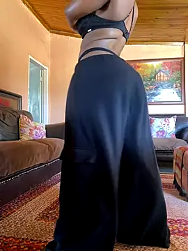 Snapshot of Rowene chatting on 09/30/25, 11:37 Rowene online show from 09/30/25, 11:37