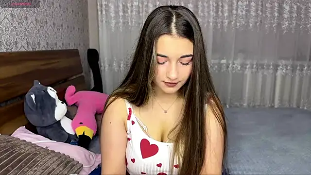 Snapshot of MaydaFarran chatting on 09/23/25, 07:39 MaydaFarran online show from 09/23/25, 07:39