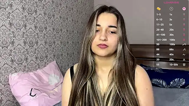 Snapshot of MaydaFarran chatting on 10/03/25, 09:23 MaydaFarran online show from 10/03/25, 09:23