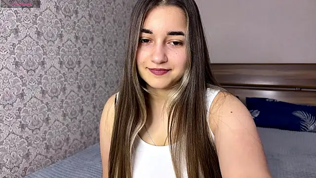 Snapshot of MaydaFarran chatting on 10/10/25, 06:18 MaydaFarran online show from 10/10/25, 06:18