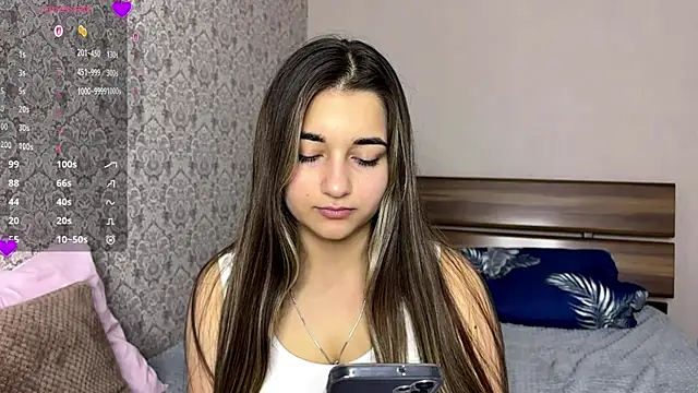 Snapshot of MaydaFarran chatting on 10/16/25, 08:10 MaydaFarran online show from 10/16/25, 08:10