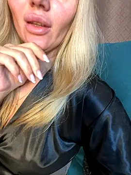 Affectionate lady online show from 09/20/25, 09:32