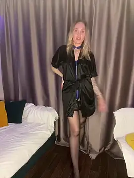 Affectionate lady online show from 10/06/25, 10:51