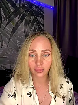 Affectionate lady online show from 10/13/25, 07:30