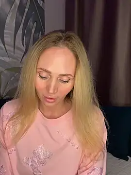 Affectionate lady online show from 10/17/25, 09:28