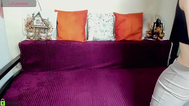 SelinLi online show from 11/24/25, 10:48