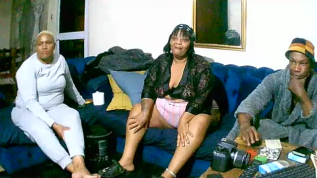 Snapshot of TheeBigPump chatting on 11/07/25, 04:18 TheeBigPump online show from 11/07/25, 04:18