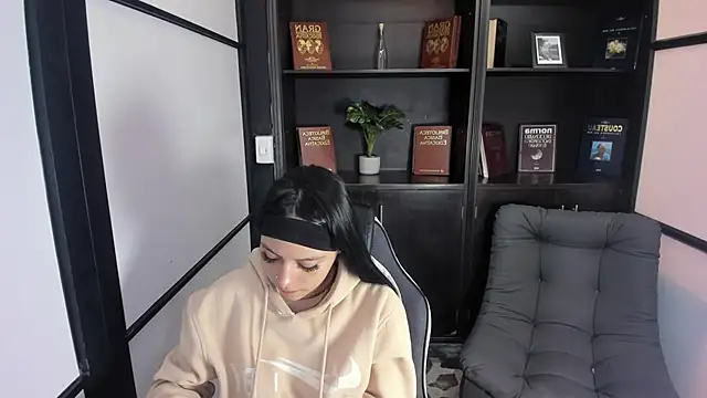 IvonnePrince  online show from 09/12/25, 12:49