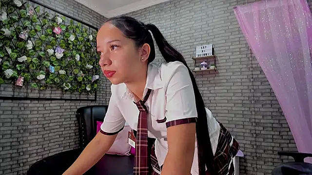 akimy teen online show from 10/24/25, 01:18