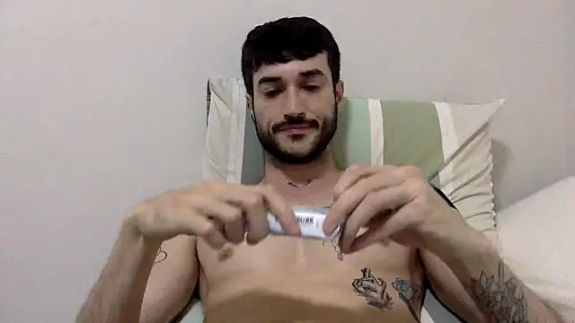 Snapshot of Fubinha chatting on 09/18/25, 01:18 Fubinha online show from 09/18/25, 01:18