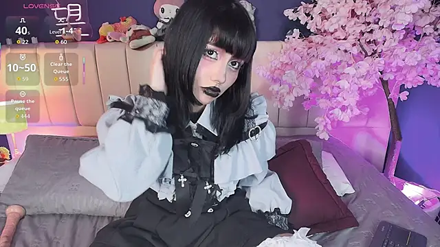 Shizuko  online show from 06/11/26, 12:32