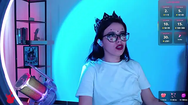 Snapshot of girldom chatting on 11/19/25, 05:13 girldom online show from 11/19/25, 05:13