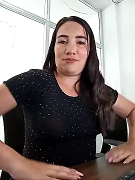 Snapshot of xxx_Alice_ chatting on 10/04/25, 11:52 xxx Alice  online show from 10/04/25, 11:52