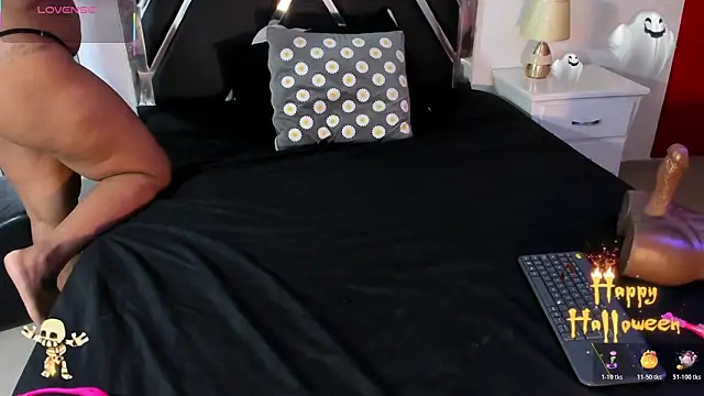 Michelle Lewis  online show from 10/31/25, 04:52