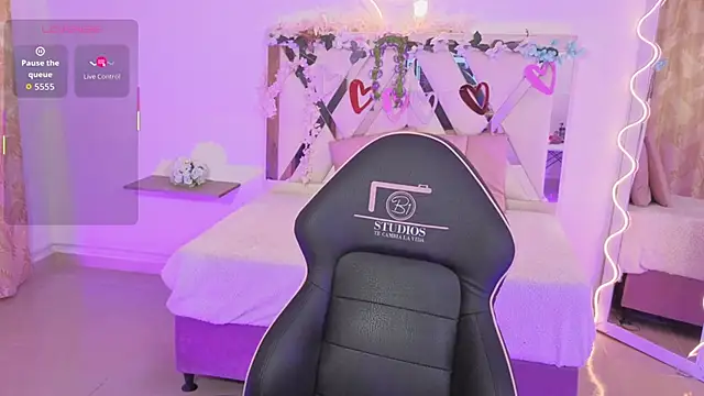 ZURY TAY online show from 10/10/25, 11:42