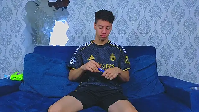 Snapshot of Twink_sensationx chatting on 10/06/25, 01:19 Twink sensationx online show from 10/06/25, 01:19