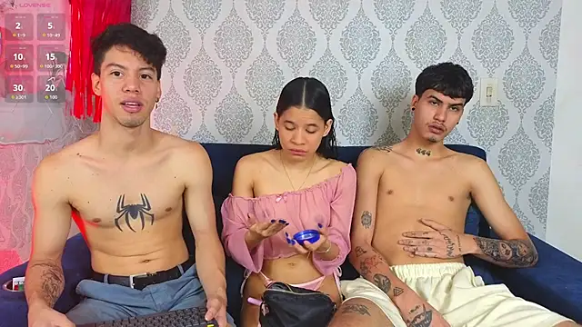 Snapshot of Twink_sensationx chatting on 10/19/25, 01:23 Twink sensationx online show from 10/19/25, 01:23