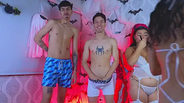 Snapshot of Twink_sensationx chatting on 10/25/25, 01:18 Twink sensationx online show from 10/25/25, 01:18