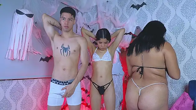 Snapshot of Twink_sensationx chatting on 10/31/25, 01:34 Twink sensationx online show from 10/31/25, 01:34