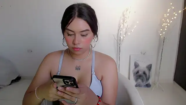 Snapshot of Darlyn_big chatting on 10/04/25, 08:18 Darlyn big online show from 10/04/25, 08:18