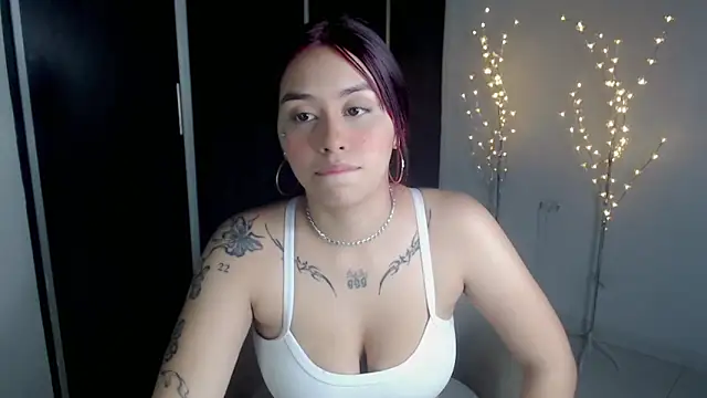 Snapshot of Darlyn_big chatting on 11/24/25, 11:59 Darlyn big online show from 11/24/25, 11:59