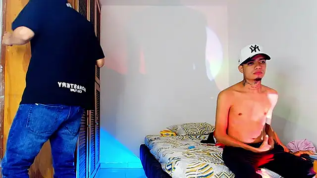 Snapshot of AliasJD chatting on 10/18/25, 04:48 AliasJD online show from 10/18/25, 04:48