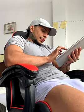 Snapshot of DeimonOficial chatting on 09/27/25, 02:11 DeimonOficial online show from 09/27/25, 02:11